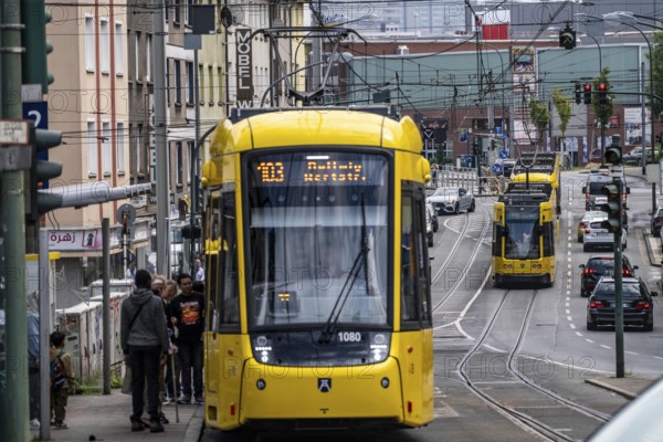 Ruhrbahn tram, on Altendorfer Straße, intersection Helenenstraße, in Essen, rush hour, traffic,