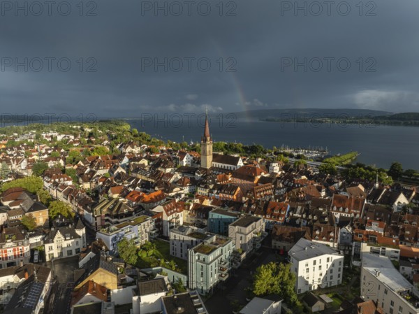 Luftbild von der Stadt Radolfzell am Bodensee mit der historischen Altstadt und dem Radolfzeller
