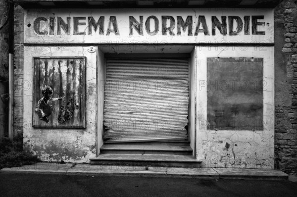 Oldest former cinema of Bayeux, derelict, Lost Place, Cinéma Normandie, old town, black and white,