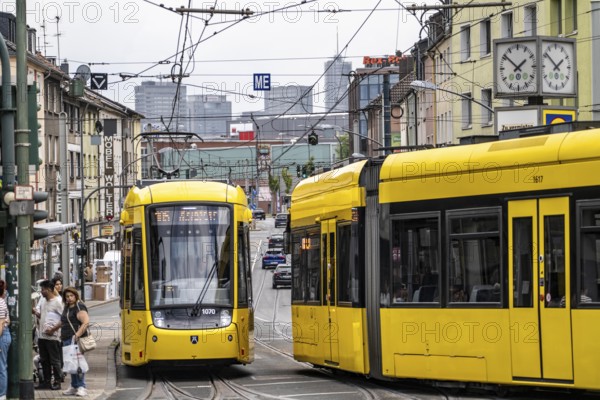 Ruhrbahn tram, on Altendorfer Straße, intersection Helenenstraße, in Essen-Altendorf, rush hour,