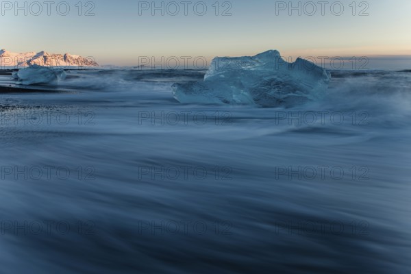 Jökulsarlon, icebergs, ice, cold, glacial lake, Vatnajökull glacier, winter, beach, sunrise, ocean,