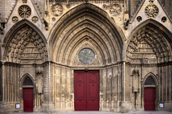 Main portal, side portal, west façade, Cathédrale Notre-Dame de Bayeux, Bayeux, Normandy, Calvados,