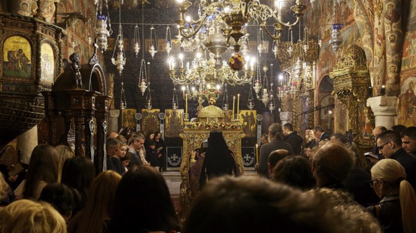 Full church with richly decorated interior and candlelight during a celebration, Epitaphio, Holy