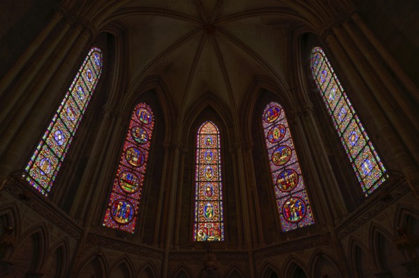 Interior view, stained glass window, coloured stained glass window, ambulatory, Cathédrale