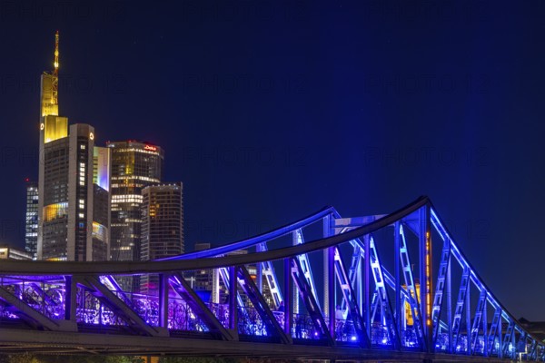 Frankfurt sets an example: The Eiserner Steg will shine in rainbow colours for Christopher Street