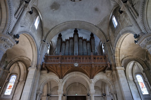 Interior view, main organ, Église Saint-Pierre et Saint-Paul church, Épernay, Champagne, Marne,
