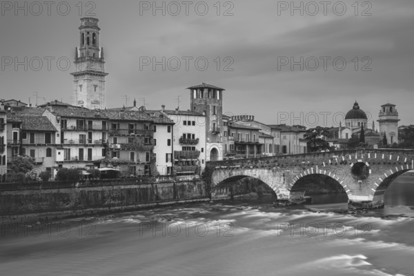 Old town with the Adige, Ponte Pietra, Verona, Adige Valley, Veneto, Italy