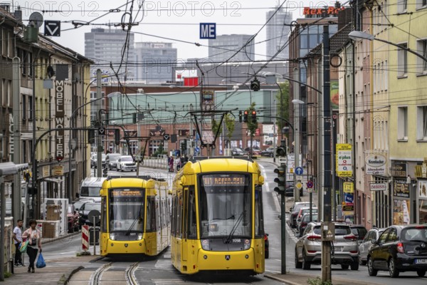 Ruhrbahn tram, on Altendorfer Straße, intersection Helenenstraße, in Essen-Altendorf, rush hour,