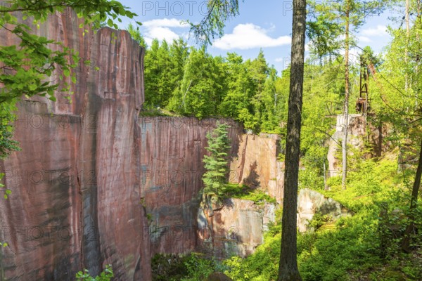 On the porphyry nature trail, Gleisberg quarry with number wall, historic quarries on the