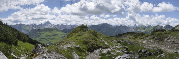 Mountain panorama from the Koblat high trail on the Nebelhorn over the Obertal valley with lush