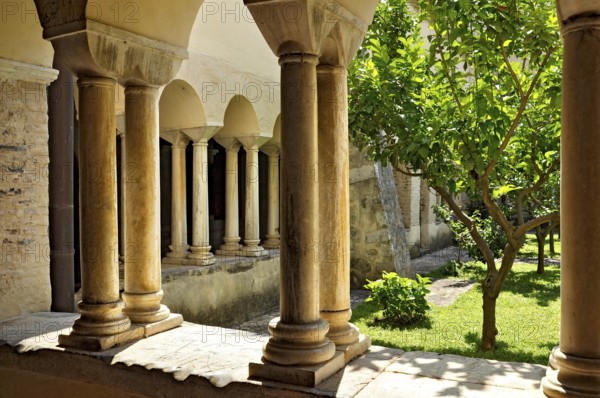 Romanesque columns, double columns in the cloister, Gothic basilica of the Cistercian Abbey of