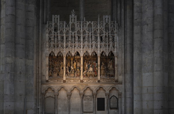 Interior view, tomb and decorations, crossing, Cathédrale Notre-Dame d'Amiens, Amiens, Somme,