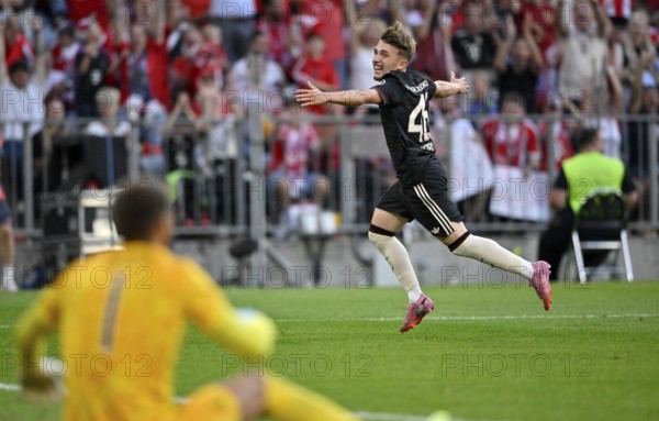 Goal celebration Lennart Karl Bayern Munich FCB (46) Goalkeeper Guglielmo Vicario Tottenham Hotspur
