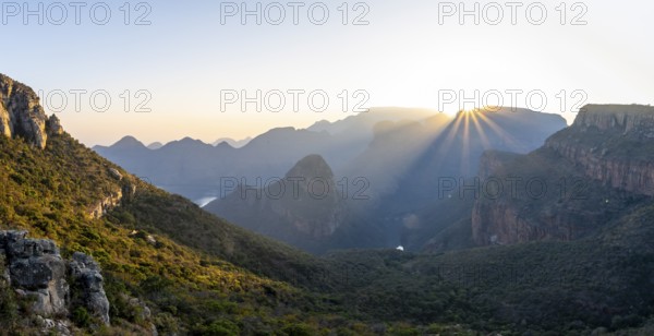 Sunstar, Panorama, Blyde River Canyon with summit Three Rondawels, View of canyon with Blyde River