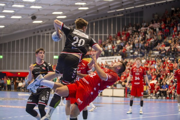 2nd HBL (Handball Bundesliga), Matchday 32: Eulen Ludwigshafen v TuSEM Essen***Offensive foul by