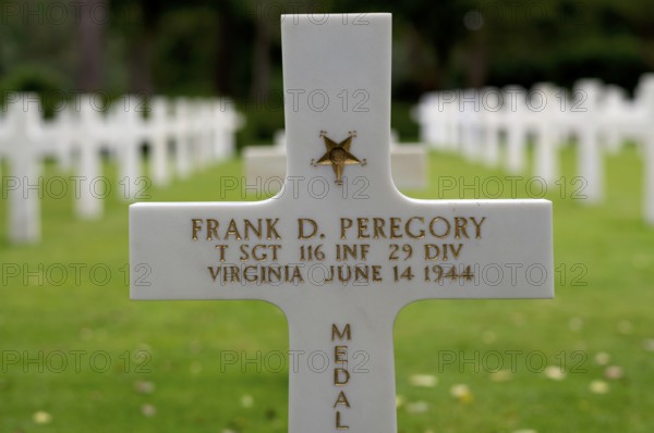 Medal of Honour marking, grave of Frank D. Peregory, gravestones, war graves, soldiers' graves,
