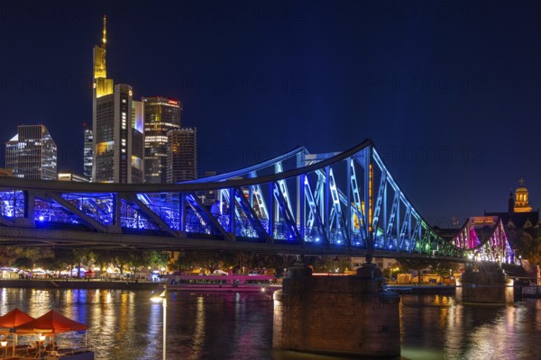 Frankfurt sets an example: The Eiserner Steg will shine in rainbow colours for Christopher Street