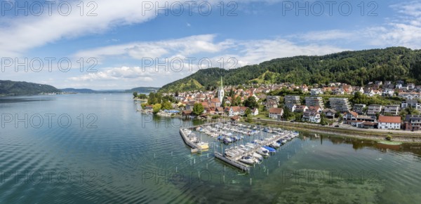 Luftbild, Panorama von der Ortschaft Sipplingen am Bodensee bei sommerlicher Vegetation, gegenüber