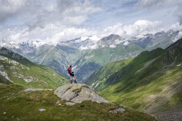 Mountaineer on a rock at the Mittagskögele, view of mountain peaks of the Venediger group and the