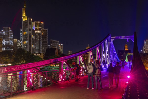 Frankfurt sets an example: The Eiserner Steg will shine in rainbow colours for Christopher Street