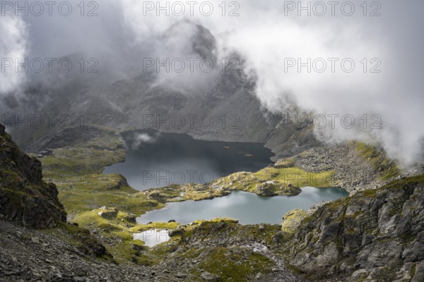 Mountain lakes Wangenitzsee and Kreuzsee, cloudy mountain peaks in the morning, Schober group, Hohe
