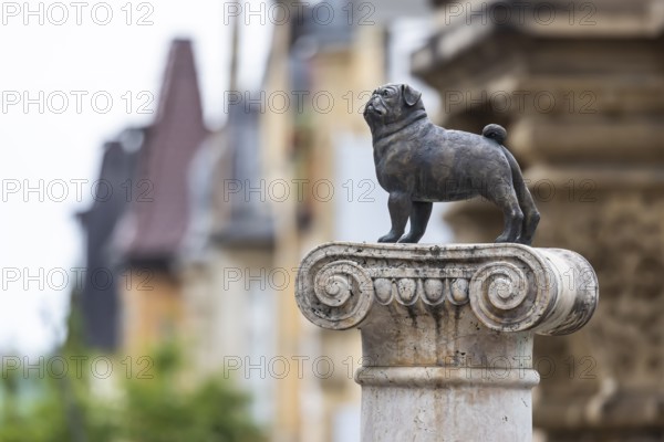 Loriot memorial with pug. In memory of Vicco von Bülow, who began his career in Stuttgart.