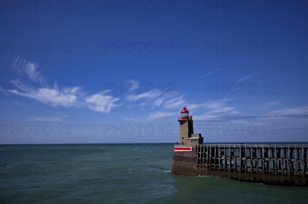 Sea, lighthouse Feu de la jetée Sud, lighthouse, red, harbour entrance, pier, Fécamp, Normandy,