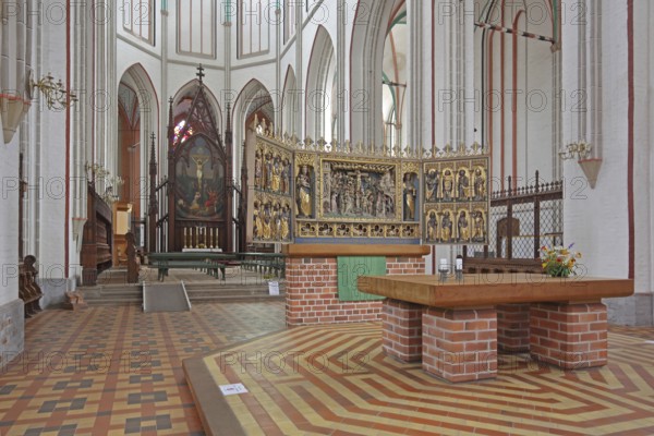 Gothic Loste retable in the UNESCO Cathedral of St Mary and St John, interior, winged altar, altar
