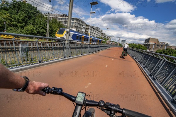 Ride over the Snelbinder Brug bicycle and pedestrian bridge, over the river Waal near Nijmegen, was