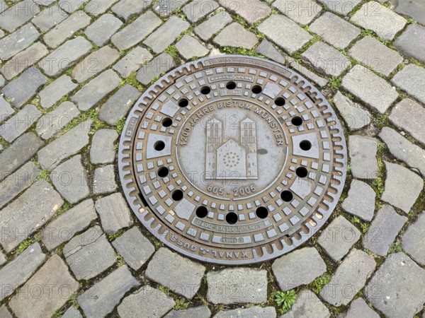 Manhole cover, manhole cover with the cathedral, cobblestones, Münster, Münsterland, North