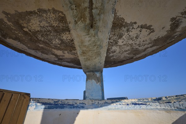 Dilapidated roof construction with concrete pillars and view of blue sky, Lost Place, Lago