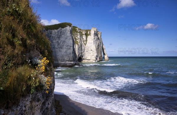 Rock arch Falaise or Porte d'Aval, Étretat, sea, steep coast, cliffs, chalk cliffs, alabaster
