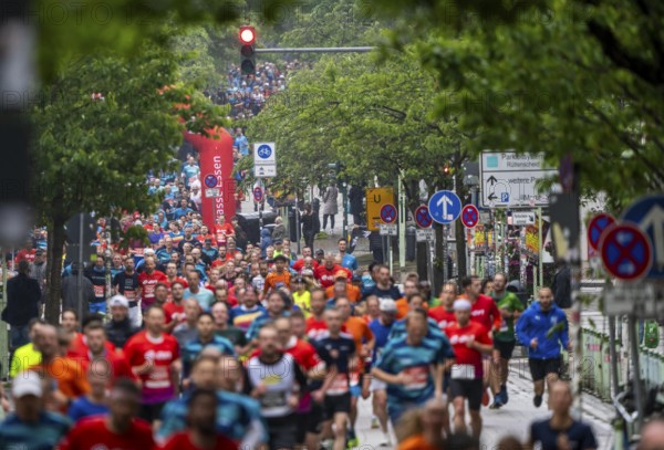 The Essen company run, traditional run, 5 KM running course through the Rüttenscheid district, with