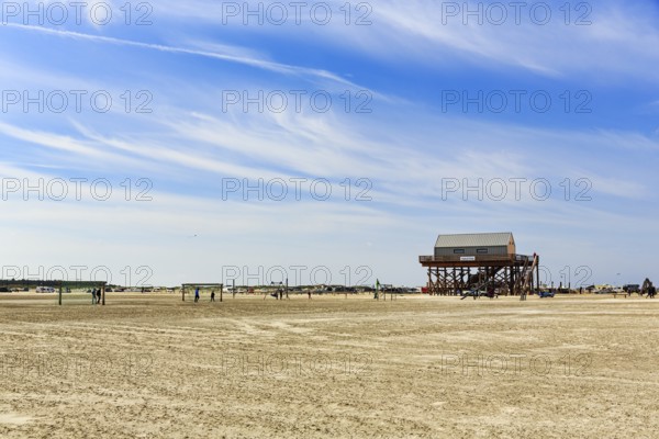 Pile dwelling, toilet block on the beach, football goals on the horizon, Sankt Peter-Ording,