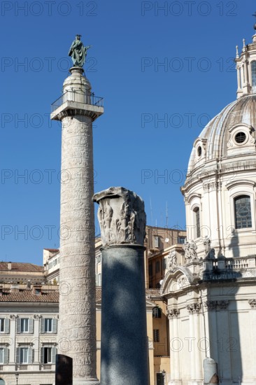 Left 40 metre high Trajan's Column Victory Column Column of honour for Roman Emperor Trajan, at the