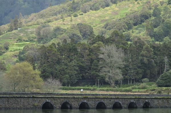 Bridge between the lakes Lagoa Azul and Lagoa Verde, Sete Cidades, SÃ£o Miguel, Azores, Portugal