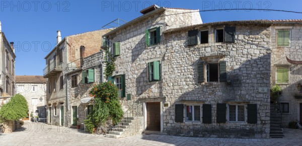 Trg Skor, Skor Square, panoramic view, stone houses in the old town centre, Starigrad, island of