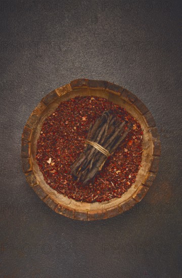 Madder dye, Endro, rhizome for coloring eggs, powder from the roots of endro with onion husks, in a