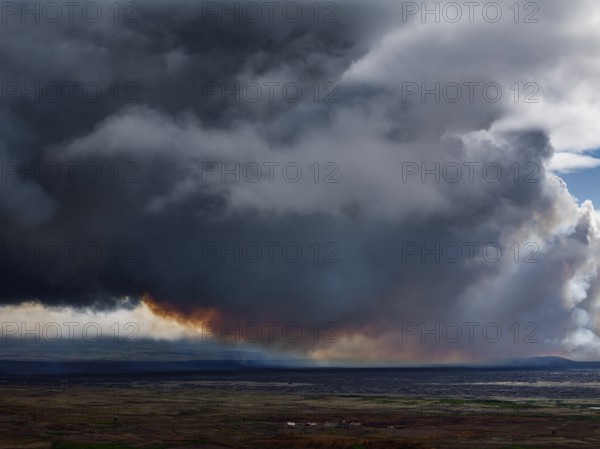 Volcano, volcanic eruption, ash cloud, aerial view, Sundhnúkur crater chain, July 2025, Reykjanes