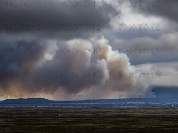 Volcano, volcanic eruption, ash cloud, aerial view, Sundhnúkur crater chain, July 2025, Reykjanes