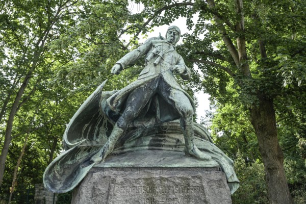 Airship memorial, pilot after landing with a parachute in World War I, Lilienthalstraße, Neukölln,