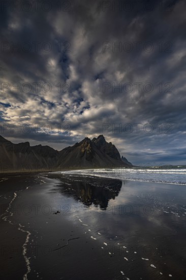 Mountains, mountain range, beach, sea, waves, surf, reflection, clouds, evening light, coast,