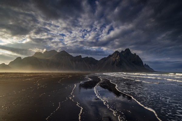 Mountains, mountain range, beach, sea, waves, surf, reflection, clouds, evening light, coast,