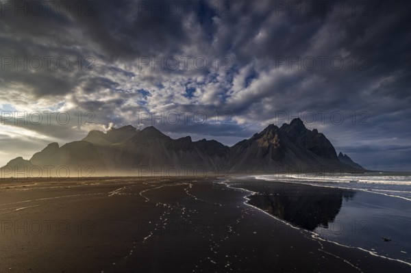 Mountains, mountain range, beach, sea, waves, surf, reflection, clouds, evening light, coast,