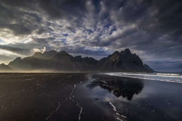 Mountains, mountain range, beach, sea, waves, surf, reflection, clouds, evening light, coast,