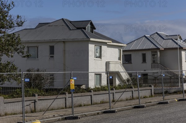 Houses, empty, cordoned off, uninhabitable, at risk of collapse, volcanic eruption, Sundhnúkur