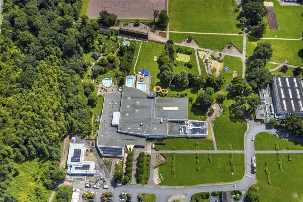 Aerial view, Solepark Große Wiese Freizeitbad Naß, sunbathing lawn and swimming pool, graduation
