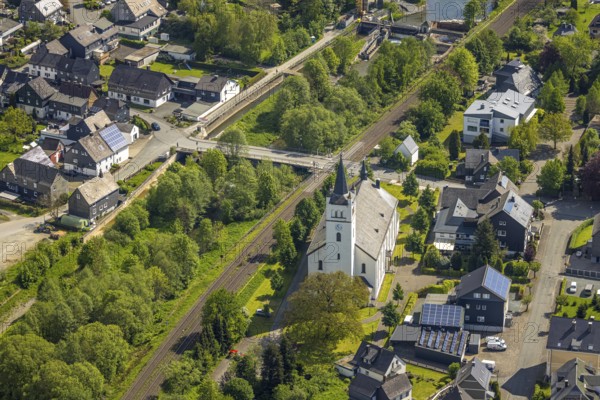Aerial view, catholic church St. Andreas, residential area Mühlenstraße corner Kanalstraße, railway