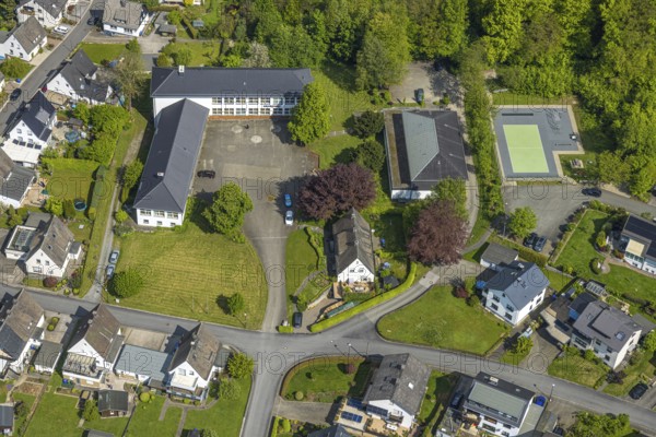 Aerial view, Anne Frank School and sports hall gymnasium, football pitch Auf dem Schilde, Ostwig,