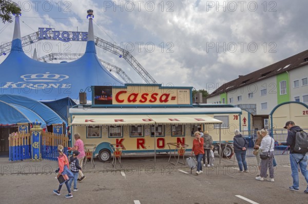 Circus tent, circus tent and Cassa wagon with people in queue, Circus-Krone, Kempten, Allgäu,